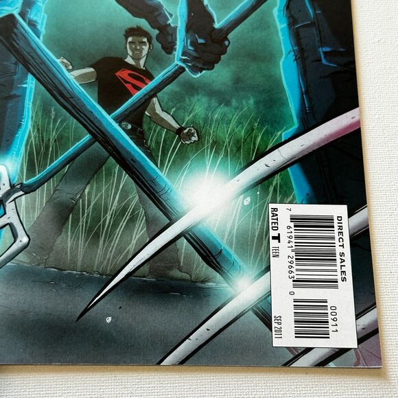 Superboy #9 DC Comics 2011 Jeff Lemire Pierre Gallo - Picture 3 of 4